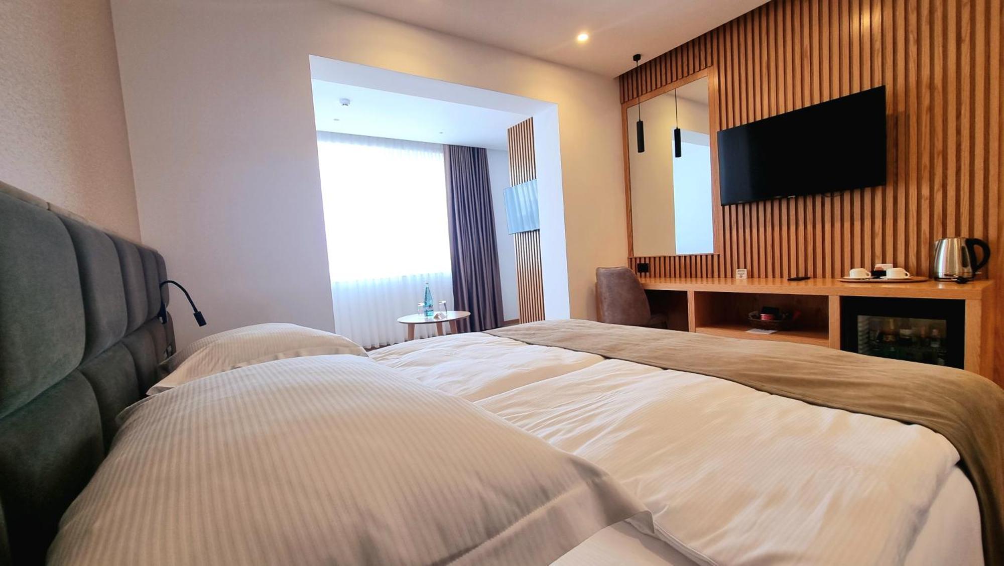 Sibb Hotel Tiranë Luaran gambar