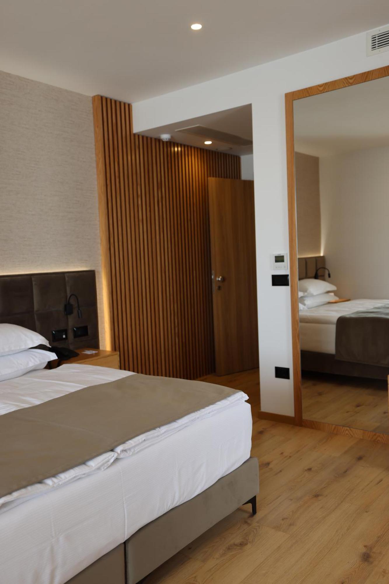 Sibb Hotel Tiranë Luaran gambar