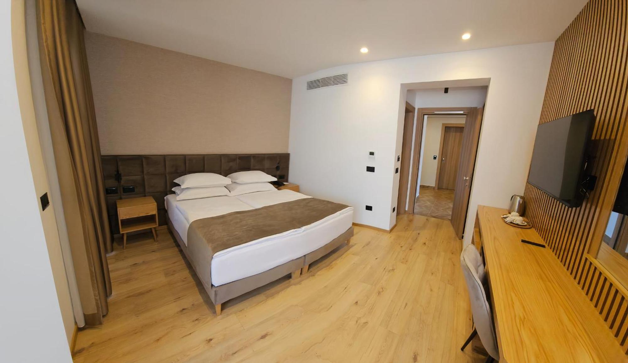 Sibb Hotel Tiranë Luaran gambar