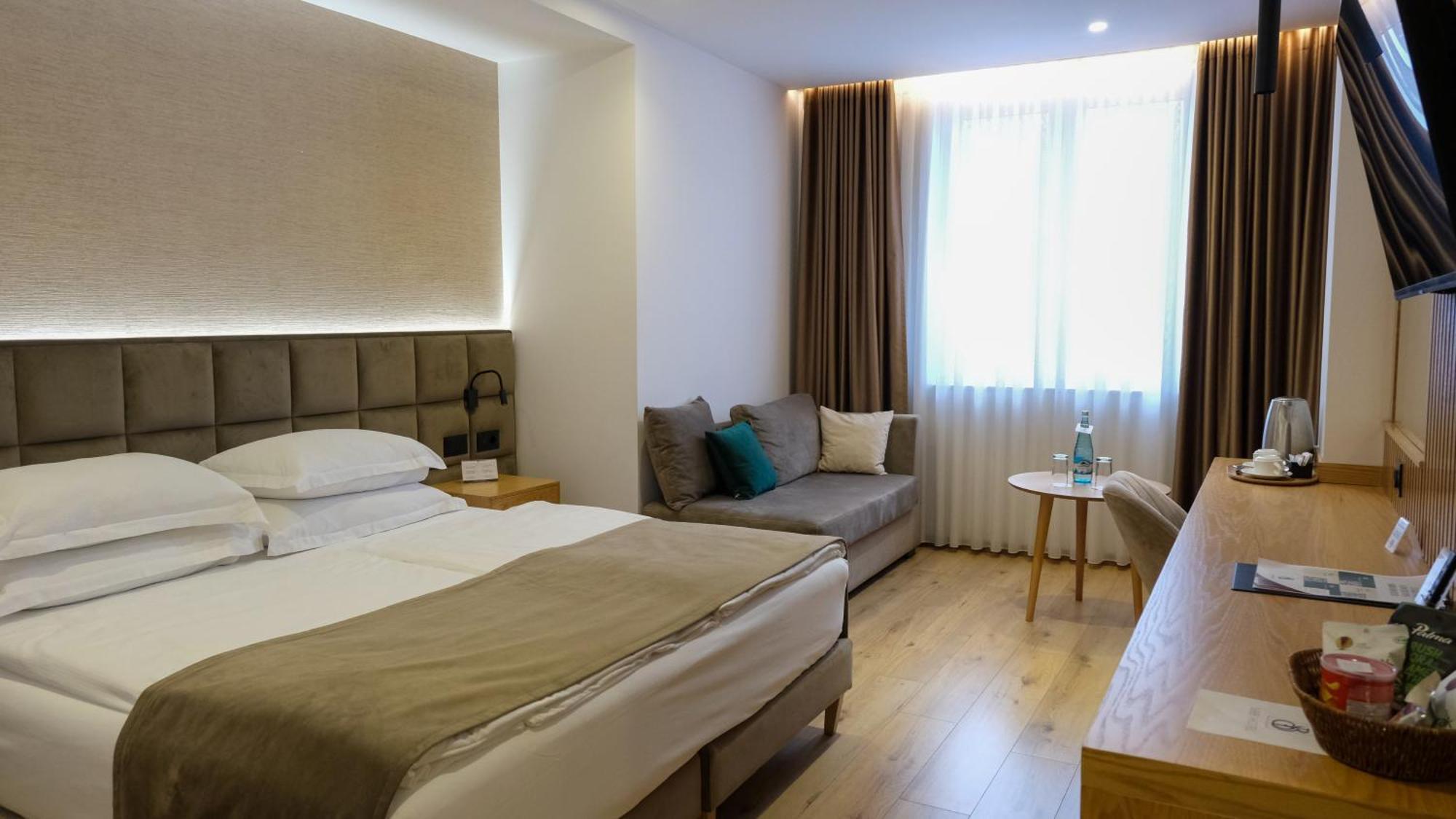 Sibb Hotel Tiranë Luaran gambar